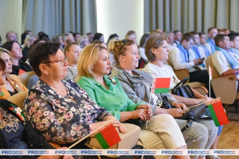 Делегация СПК «Гродненский» приняла участие в районном праздничном мероприятии ко Дню народного единства «Беларусь Единая которое состоялось в г.Скидель