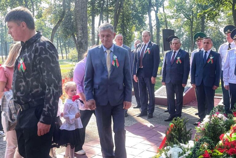 Делегация СПК «Гродненский» приняла участие в районном праздничном мероприятии ко Дню народного единства «Беларусь Единая которое состоялось в г.Скидель