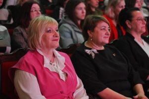 В Обуховском центре культуры в преддверие 8 Марта чествуют женщин Гродненского района. Женщиной года стала наша работница СПК "Гродненский"