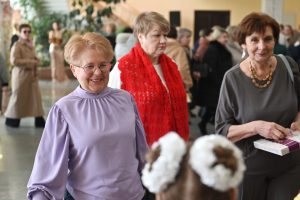 В Обуховском центре культуры в преддверие 8 Марта чествуют женщин Гродненского района. Женщиной года стала наша работница СПК "Гродненский"