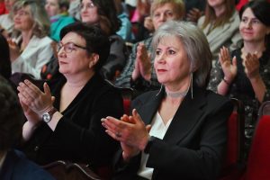 В Обуховском центре культуры в преддверие 8 Марта чествуют женщин Гродненского района. Женщиной года стала наша работница СПК "Гродненский"