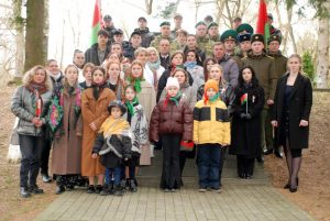 В преддверии дня памяти жертв Хатынской трагедии у памятника Скорбящей матери в деревне Наумовичи состоялся митинг-реквием