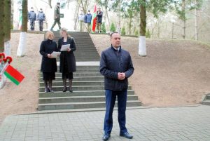 В преддверии дня памяти жертв Хатынской трагедии у памятника Скорбящей матери в деревне Наумовичи состоялся митинг-реквием
