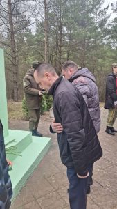 В преддверии дня памяти жертв Хатынской трагедии у памятника Скорбящей матери в деревне Наумовичи состоялся митинг-реквием
