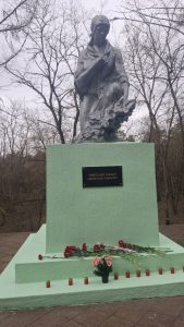 В преддверии дня памяти жертв Хатынской трагедии у памятника Скорбящей матери в деревне Наумовичи состоялся митинг-реквием