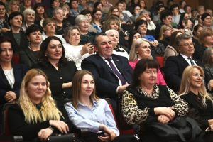 В Обуховском центре культуры в преддверие 8 Марта чествуют женщин Гродненского района. Женщиной года стала наша работница СПК "Гродненский"
