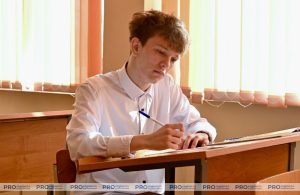 Председатель Гродненского облисполкома Юрий Караев находится с рабочим визитом в Скидельском государственном колледже