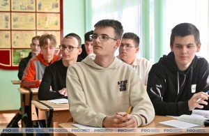 Председатель Гродненского облисполкома Юрий Караев находится с рабочим визитом в Скидельском государственном колледже