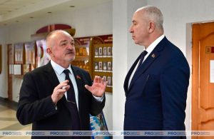 Председатель Гродненского облисполкома Юрий Караев находится с рабочим визитом в Скидельском государственном колледже