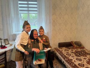 С наступающим Днём Победы поздравили малолетних узниц фашистских концлагерей Ромуальду Сигизмундовну Ленгинович проживающую в д. Наумовичи и Казимиру Антоновну Чигер из д. Конюхи Подлабенского сельисполкома.