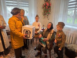 С наступающим Днём Победы поздравили малолетних узниц фашистских концлагерей Ромуальду Сигизмундовну Ленгинович проживающую в д. Наумовичи и Казимиру Антоновну Чигер из д. Конюхи Подлабенского сельисполкома.