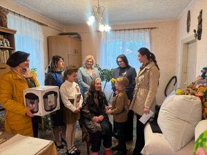 С наступающим Днём Победы поздравили малолетних узниц фашистских концлагерей Ромуальду Сигизмундовну Ленгинович проживающую в д. Наумовичи и Казимиру Антоновну Чигер из д. Конюхи Подлабенского сельисполкома.