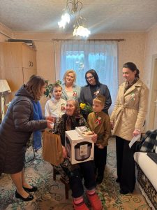 С наступающим Днём Победы поздравили малолетних узниц фашистских концлагерей Ромуальду Сигизмундовну Ленгинович проживающую в д. Наумовичи и Казимиру Антоновну Чигер из д. Конюхи Подлабенского сельисполкома.