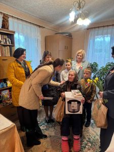 С наступающим Днём Победы поздравили малолетних узниц фашистских концлагерей Ромуальду Сигизмундовну Ленгинович проживающую в д. Наумовичи и Казимиру Антоновну Чигер из д. Конюхи Подлабенского сельисполкома.