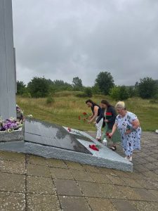 Работники СПК «Гродненский» и Подлабенский сельсовет возложили цветы у форта 1 в преддверии Дня Независимости Республики Беларусь 🇧🇾