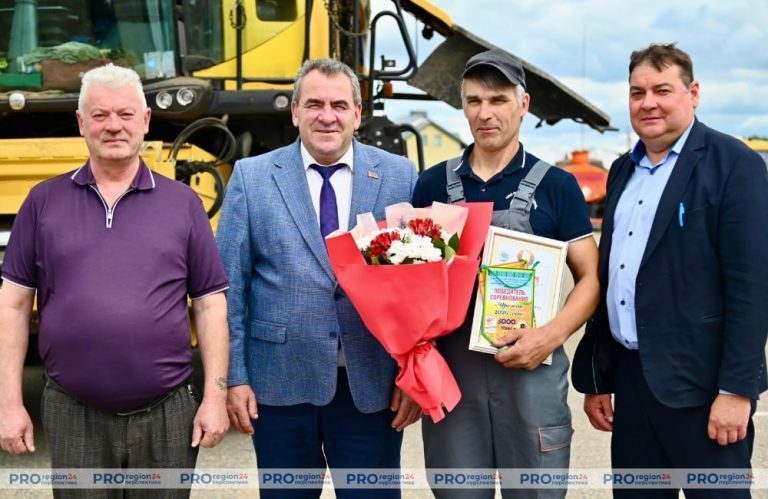 Комбайнер СПК «Гродненский» Сергей Шантырь первым в районе намолотил 5000 тонн зерна