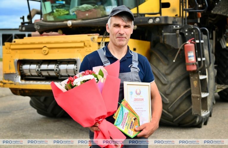 Комбайнер СПК «Гродненский» Сергей Шантырь первым в районе намолотил 5000 тонн зерна