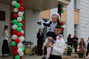 В Ратичской средней школе состоялась торжественная линейка, посвященная началу нового учебного года