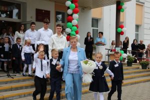 В Ратичской средней школе состоялась торжественная линейка, посвященная началу нового учебного года